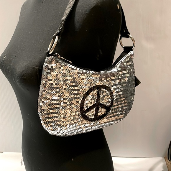💥💥NWT Fashion Express Silver Sequin w/Black Sequin Peace Sign Shoulder Handbag - Picture 1 of 12